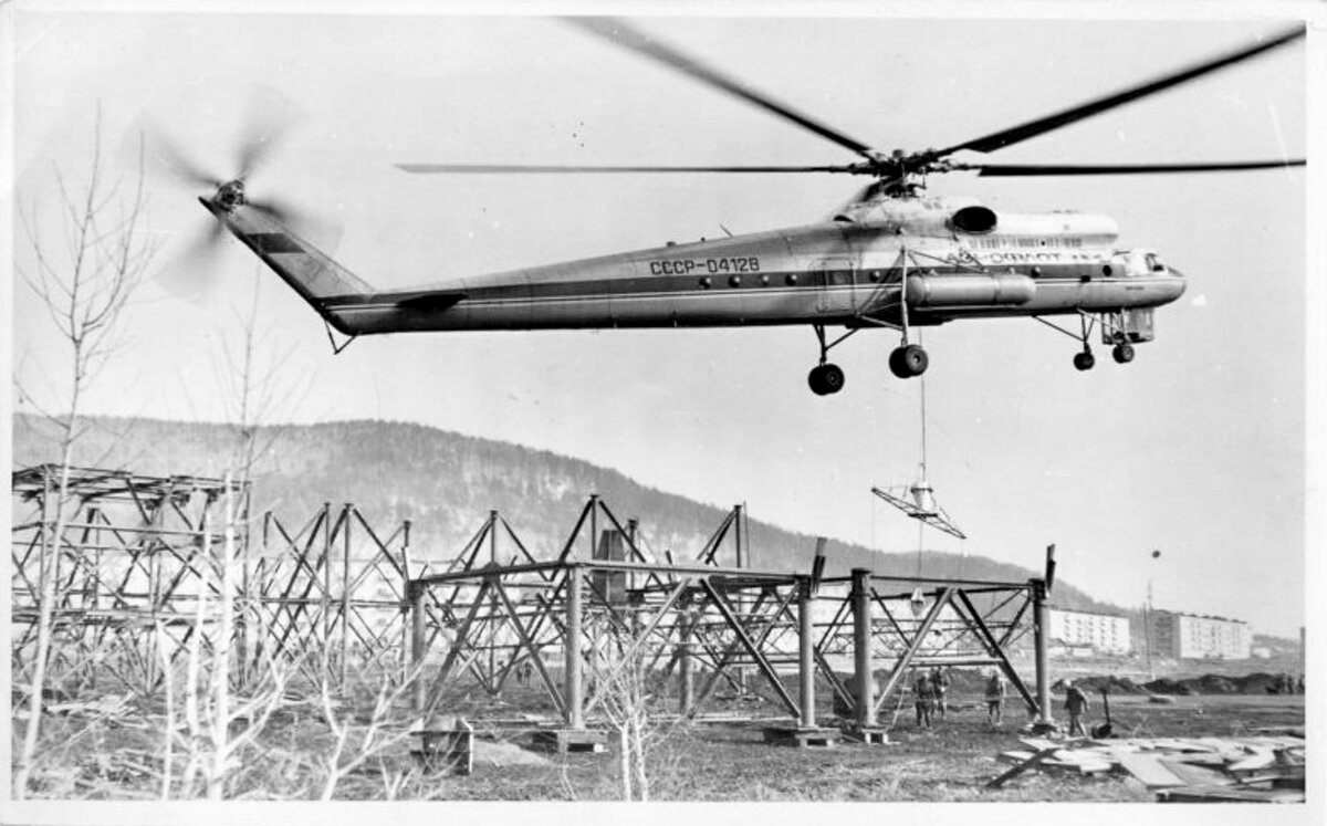 Советский вертолет для перевозки баллистических ракет 