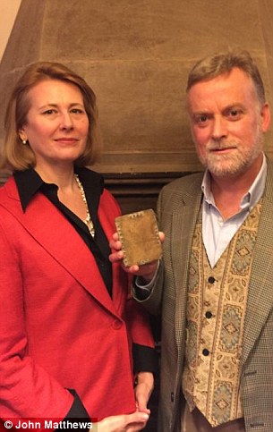 Свинцовые книги об Иисусе оказались написанными 2000 лет назад! Authors David and Jennifer Elkington (pictured right) have been campaigning since 2009 for the codices to be recognised and protected