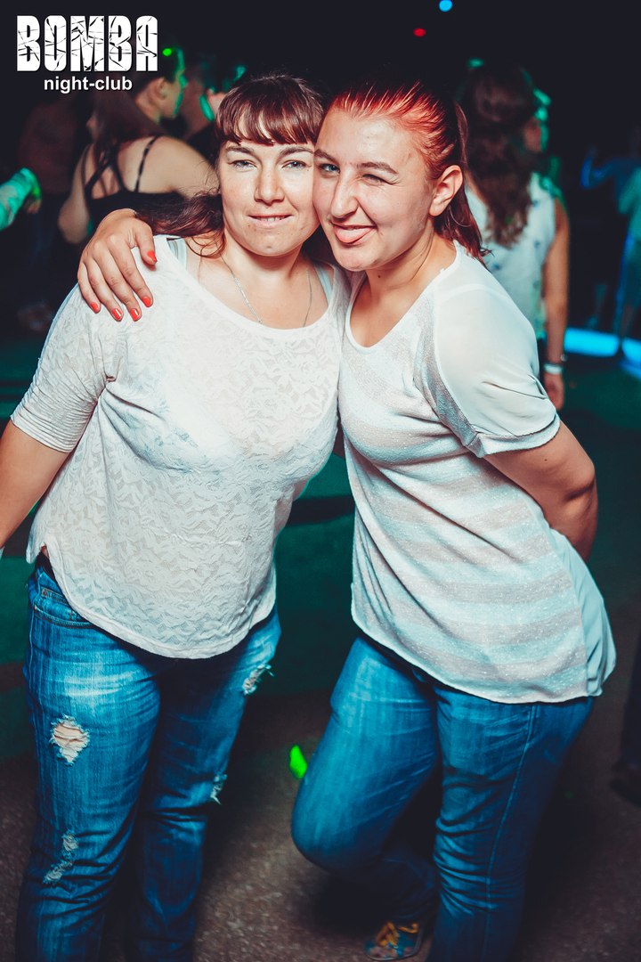 Тернопольский ночной клуб «Бомба». Искусство элегантно пить пиво из банки через трубочку 
