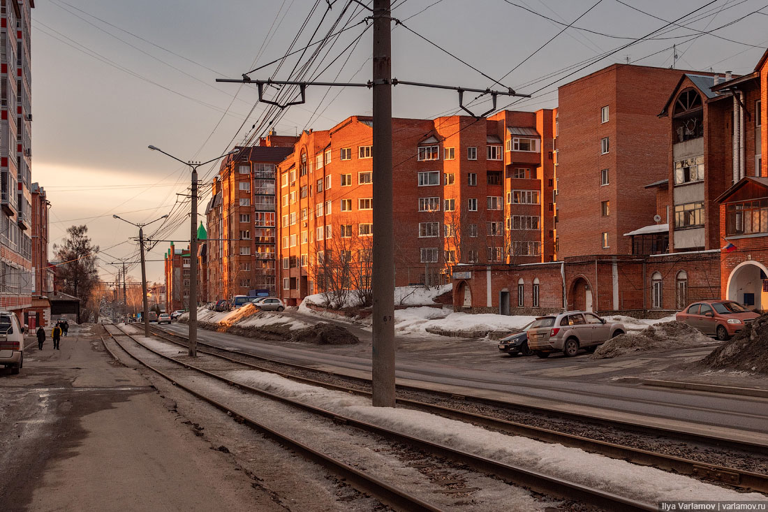 Томск: многоэтажки, разваленный трамвай и сгнившее деревянное зодчество 