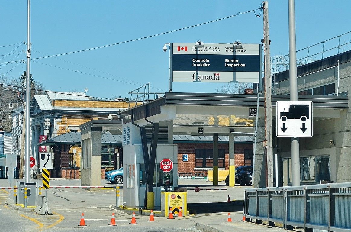 Успешное пересечение американо-канадской границы и привет из Квебека (Канада) 