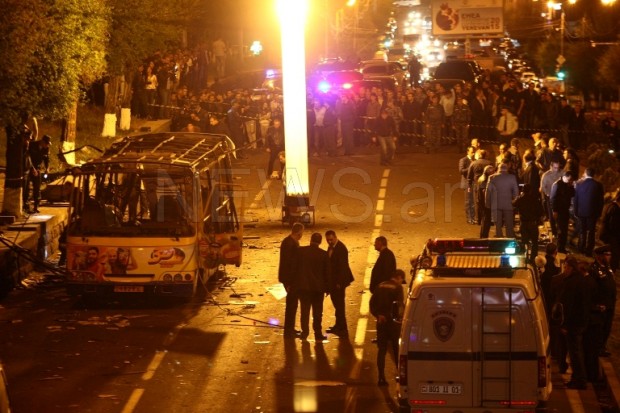 В Ереване взорвался автобус, есть погибшие 