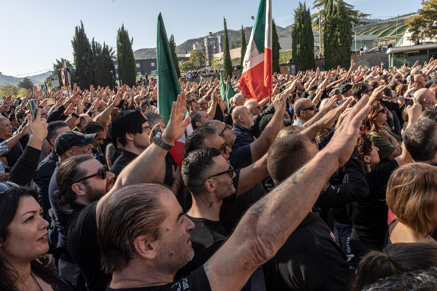 В Италии официально разрешили фашистские привествия 
