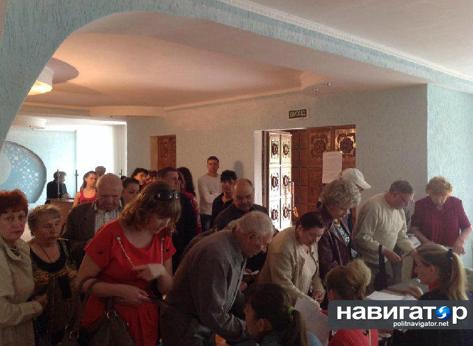 В партии Тимошенко придумали причину высокой явки на Донбассе: не придешь на участок — убьют (ВИДЕО) Lugansk-1105-3.jpg