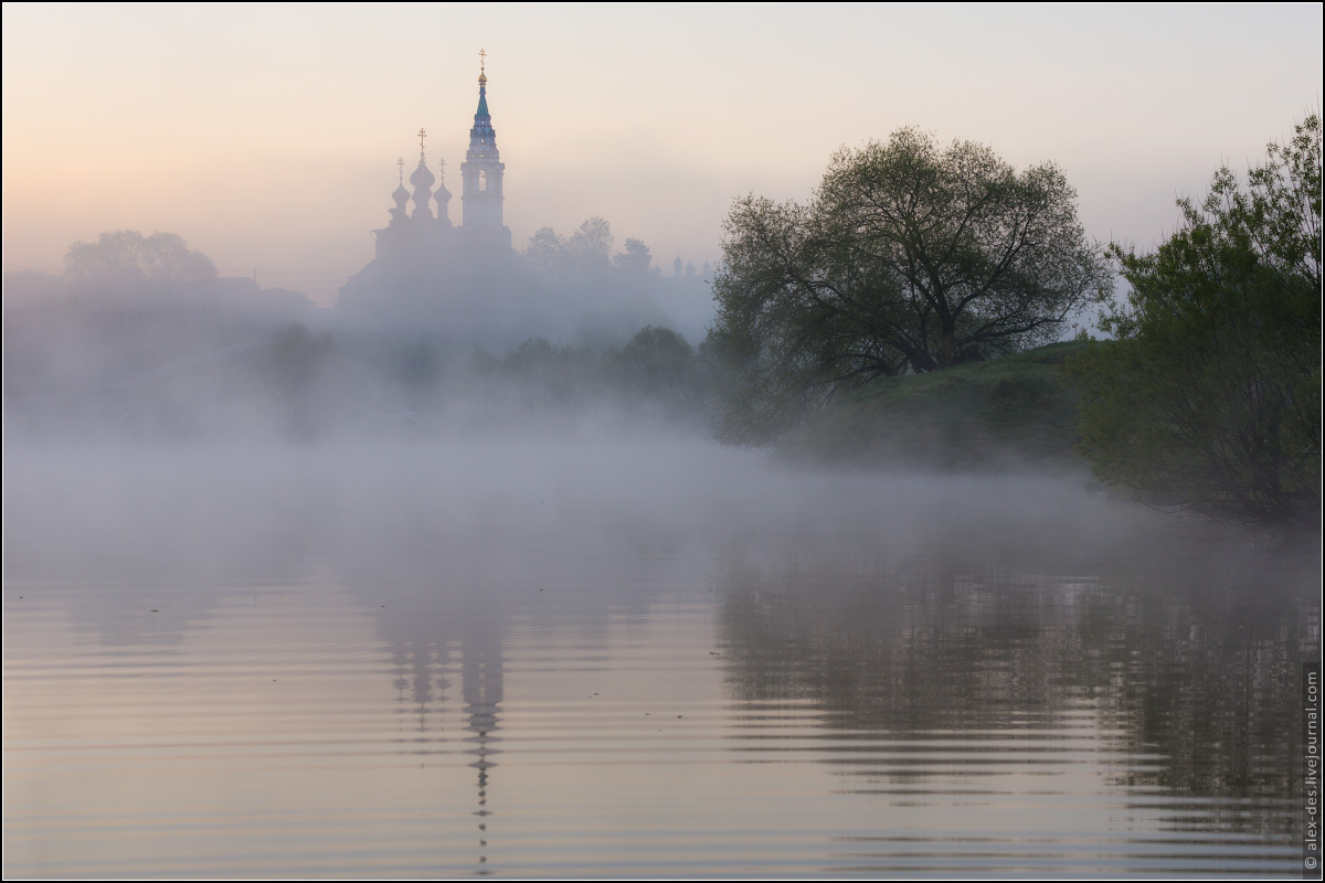 Валищево - туман, отражения и небо. Россия. 