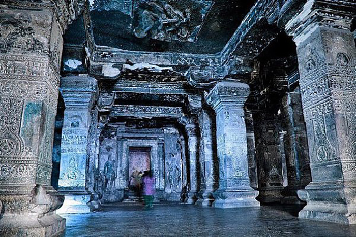 Загадка древнего индийского храма, который вырезан из цельной скалы 