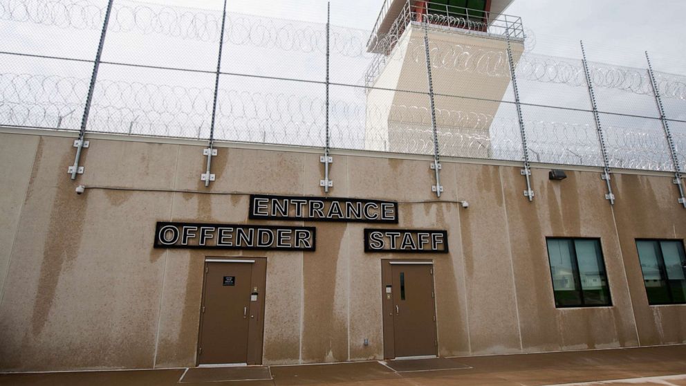 Заключенные в тюрьмах - подопытные для сверхдоз вакцин Pfizer 