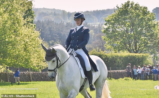 Зара Тиндолл приняла участие в соревнованиях Chatsworth International Horse 