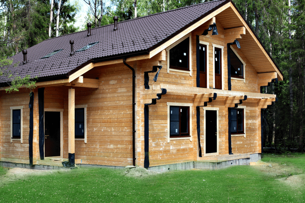Постройка дома из древесных материалов – удачная идея для решения жилищной проблемы