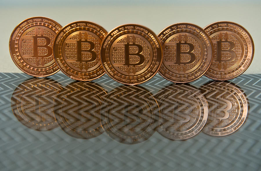 Где можно потратить и обменять биткоины?