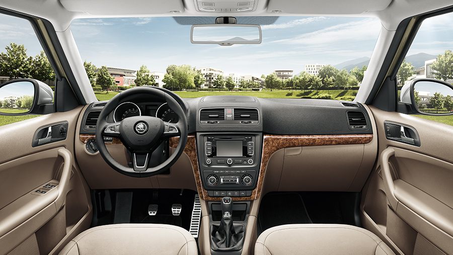 Шкода йети комплектации. Skoda Yeti 2011 Interior. Шкода Йети 2010 салон. Панель Шкода Йети 2014. Шкода Йети Элеганс.