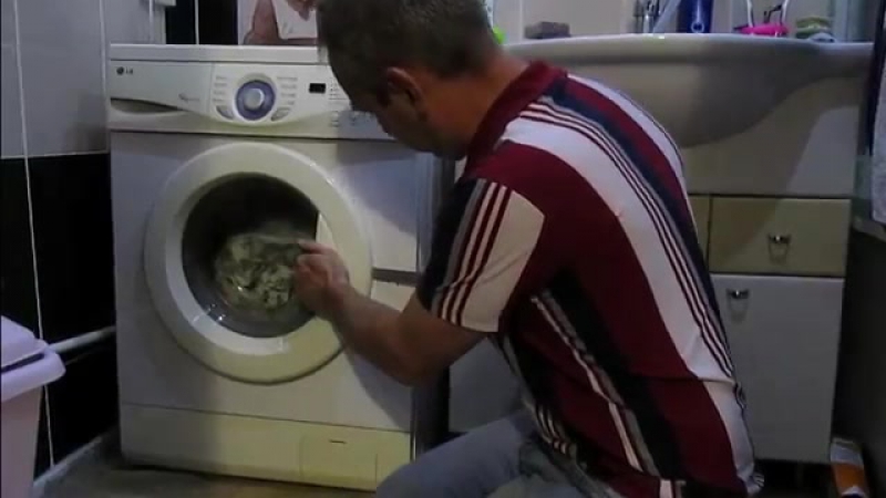 Что делать, если заблокировалась дверь стиральной машины?