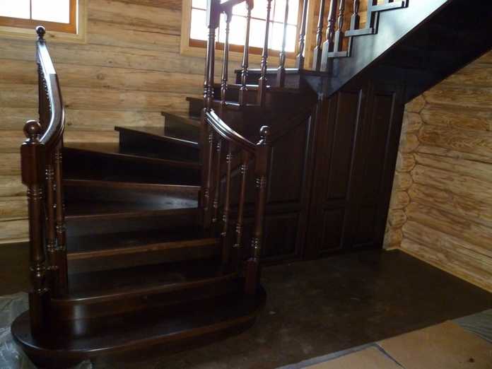 Производство деревянных лестниц для коттеджей и домов