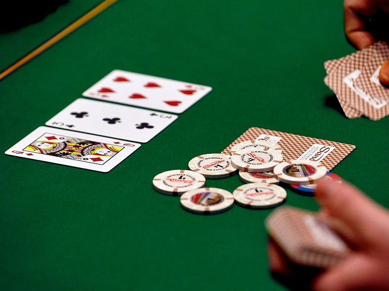 Как научится играть в покер на реальные деньги?